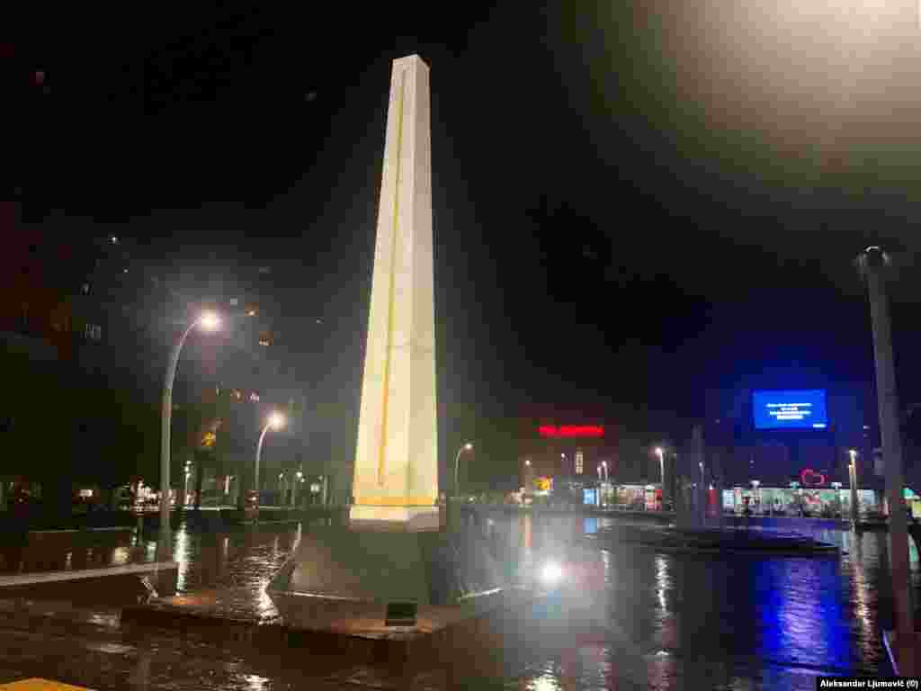 Drvene kućice sa domaćim proizvodima i suvenirima su bile postavljene dva mjeseca pred Novu godinu na Trgu.