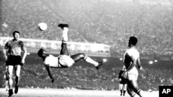 Пеле в действие