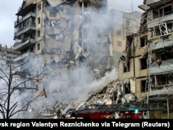 Багатоквартирний будинок, в який влучила російська ракета. Дніпро, 14 січня 2023 року