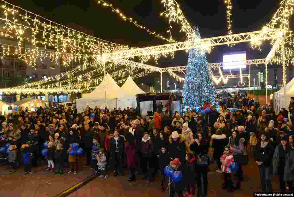 U okviru&nbsp; zimske manifestacije Payar svake večeri nastupali su razni muzički, dramski, plesni izvođači, uz brojnu publiku. Ove godine tek neki prolaznik. &nbsp;