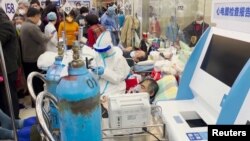 Zsúfolt Covid-osztály egy sanghaji kórházban 2023. január 4-én
