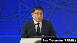 Аким Алматы Ерболат Досаев на встрече с жителями города. Алматы, 14 апреля 2022 года