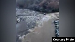 Таластагы Жерүй кени тараптан агып келген суу менен Туш-Ашуу дарыясы кошулган аймак. 