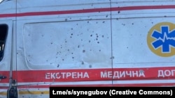 Через скидання вибухівки з БпЛА пошкоджену автівку «екстренки» і постраждали двоє фахівців, кажуть в ОВА (фото ілюстративне)