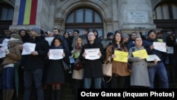 Magistrații au protestat în tăcere, pentru a cere abrogarea OUG 7