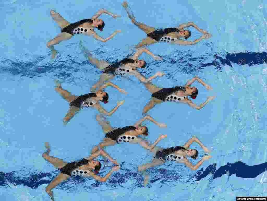 Сууда көркөм сүзүү алгач &quot;суудагы балет&quot; деп аталып, 1920-жылы Канадада пайда болгон.&nbsp;