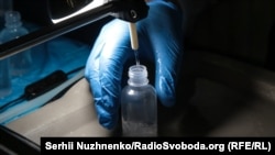 Православна церква України почала виготовляти антисептики за рецептом ВООЗ – фоторепортаж