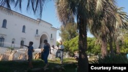 На сайте посольства РФ будет размещено предупреждение для российских граждан о том, что надо быть осторожными и бдительными, если они планируют свой отдых в Абхазии