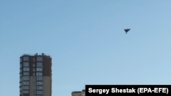 Dron kamikaza leti iznad Kijeva, 17. oktobar 2022.
