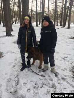 Єгор та його подружка Міра (фото зроблено цією зимою)