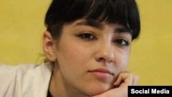 Nika Shakarami je imala samo 16 godina kada je nestala sa protesta protiv iranskog režima 20. septembra 2022. Njeno tijelo pronađeno je devet dana kasnije.