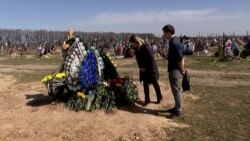 „Ne-au făcut cu mâna” | O femeie din Ucraina povestește cum soldații ruși i-au omorât fiul