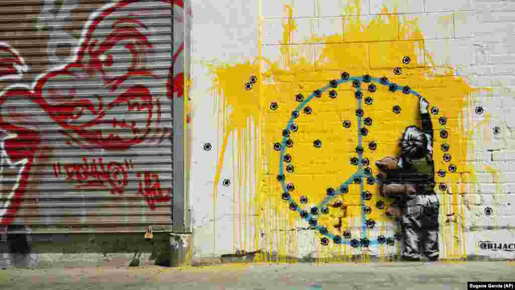 Mural nazvan &quot;Dete rata&quot; u Los Anđelesu koji je nacrtao umetnik poznat kao Hajdžek. U izjavi povodom ovog rada napisao je: Kada odrasli ratuju, deca pate. Poslednji rat u Evropi je izazvao krizu zbog koje bi 10 miliona ukrajinaca moglo da pobegne od Putinovih bombi iz zemlje.&quot;