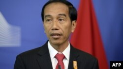 За попередніми неофіційними даними, Джоко Відодо (на фото) випереджає свого суперника екс-генерала Прабово Субіанто на 10%