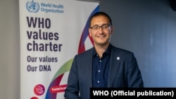 Голова Представництва ВООЗ в Україні Ярно Хабіхт зауважує, що в багатьох українців, які втратили роботу через пандемію, вичерпуються заощадження