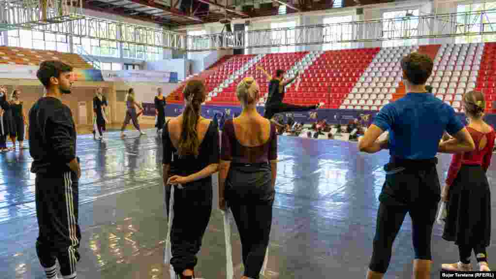 Një tjetër pamje gjatë provave të balerinëve.