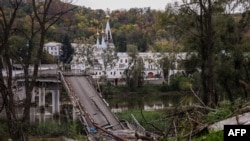 Зруйнований міст, що поєднував лавру зі Святогірськом