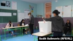 Građani na glasačkim mjestima širom BiH 