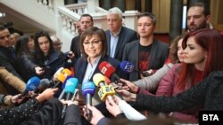 Корнелия Нинова в Народното събрание