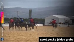 IV Дүйнөлүк көчмөндөр оюндарында Кыргызстан менен Казакстандын көкбөрү командаларынын беттеши. 2-октябрь, 2022-жыл. 