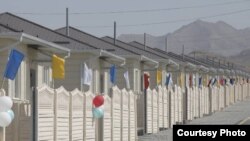 Жаңы шаарчадагы үйлөр