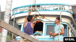 غواصان دستگير شده، به گفته حسن نوری پورمديرعامل شرکت غواصی صدف سفيد خارک توسط نيروهای نظامی امارات در آبهای بين ا لمللی قرار داشتند.