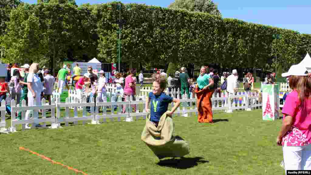 В спортивных состязаниях участвуют люди разного возраста.