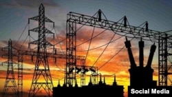 آمارهای رسمی وزارت نیرو نشان می‌دهد، اتلاف برق در شبکه انتقال و توزیع در ایران، معادل بیش از نصف کل مصرف برق خانوارها است.