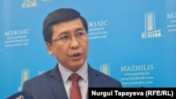 Министр образования и науки Казахстана Асхат Аймагамбетов. Нур-Султан, 30 марта 2022 года