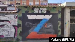 Od početka ruske invazije na Ukrajinu 24. februara, slovo "Z" je u Rusiji sve prisutniji simbol podrške ratu, vojsci, politici Kremlja, a pre svega predsedniku Vladimiru Putinu. (na fotografiji: simbol "Z" na vratima garaže u Severnoj Mitrovici, 6. april 2022.)