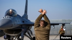 Американский боевой самолет F-16 (иллюстративное фото)