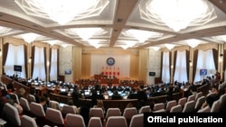 Жогорку Кеңештин Адам укугун коргоо комитети акыйкатчынын докладын жактырбоо коркунучун чыгарды.