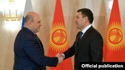 Садыр Жапаров жана Михаил Мишустин.