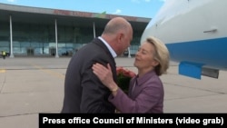 Șefa Comisiei Europene, Ursula von der Leyen, primită de premierul bulgar Rosen Jeliazkov, la Plovdiv, 31 august 2025.