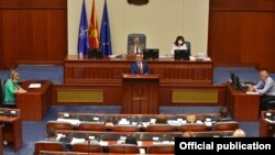 Министерот за финансии Фатмир Бесими во Собранието на седницата за предложениот ребаланс на Буџетот за 2021