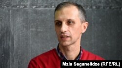 საქართველოს სტრატეგიული კვლევებისა და განვითარების ცენტრის, მომხმარებლის უფლებების დაცვის პროგრამის კოორდინატორი ვახტანგ კობალაძე. 