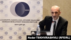 Исследование политических предпочтений грузинских граждан сегодня в отеле «Тбилиси-Мариотт» презентовал представлявший Исследовательский институт развития Грузии политолог Гия Хухашвили