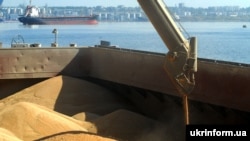 Термінали з аграрної продукцією в порту Миколаєва, архівне фото, 2015 рік