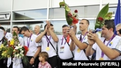 Osvajači zlatne medalje na Paraolimpijskim igrama u Londonu u sjedećoj odbojci dočekani su u Sarajevu, 10. septembar 2012.