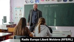 Decizia de a oferi meditațiile pentru elevi a fost luată după ce la examenele de absolvire a gimnaziului de anul trecut cei mai mulți restanțieri au fost la matematică.