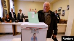 Magyar szavazó Csíkszeredában a 2014-es magyarországi választáson
