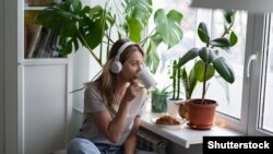 Na Radiju Slobodna Evropa postoji nekoliko podcast serijala, među njima i podcast 'Šta ima?' o dnevnim aktuelnostima u Bosni i Hercegovini, ilustrativna fotografija 