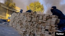 عکس مربوط به سنگربندی معترضان در اعتراضات «زن زندگی آزادی» در مهاباد است