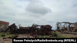 На Зміїному іржавіють залишки знищеної російської військової техніки