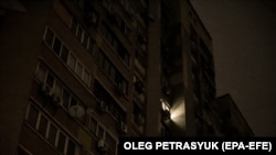 В «Укренерго» додають, що вночі обмеження не застосовуються.