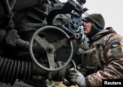 Украинские артиллеристы в Запорожской области, декабрь 2022 года