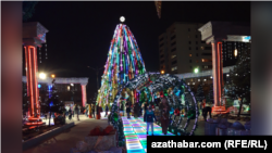 Празднование Нового года в Туркменистане разрешено только в рамках дозволенного государством
