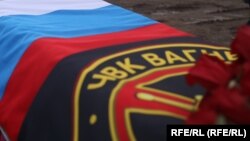 Його тіло було в одній із трун, які доставили в аеропорт Новосибірська, повідомляють російська служба Радіо Свобода і проєкт Радіо Свобода Сибір.Реалії (фото ілюстративне)