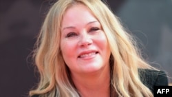 Кристина Апългейт на церемонията от откриването на нейната звезда на Алеята на славата в Холивуд, 14 ноември, 2022 г.