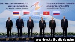 Мунун алдында аталган кеңештин тар чөйрөдөгү жыйыны өткөн.